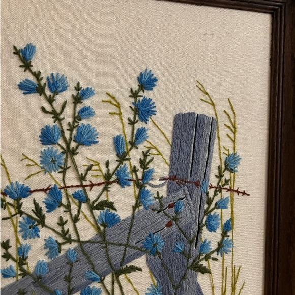 Vintage country roadside blue flowers chicory wood framed embroidered crewel - Picture 4 of 8